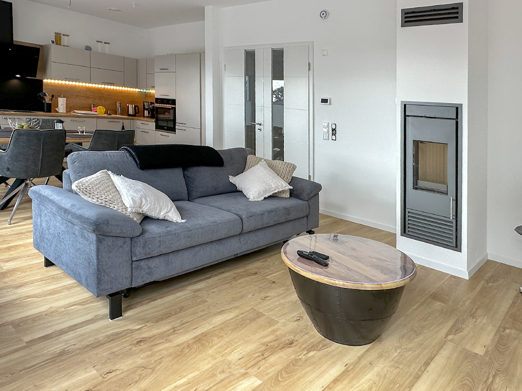 Wohnzimmer mit Kamin